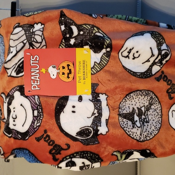 Peanuts Snoopy Halloween Pet Throw NWT - Picture 2 of 6